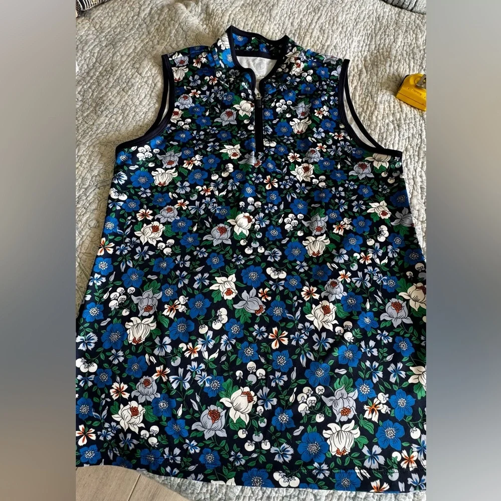 Sleeveless Floral Zip Mock-Neck Top in Navy/Blue